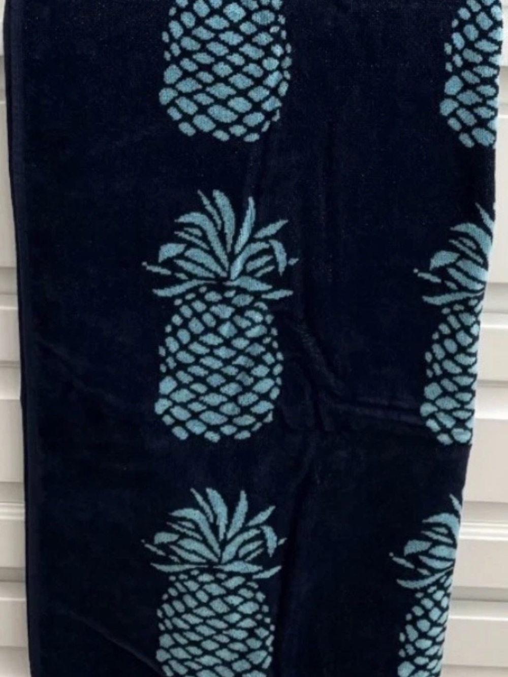Talbots - NWTLight & Dark Blue Pineapple Print 95% Cotton Beach Towel, 29" x 55" - Picture 2 of 6